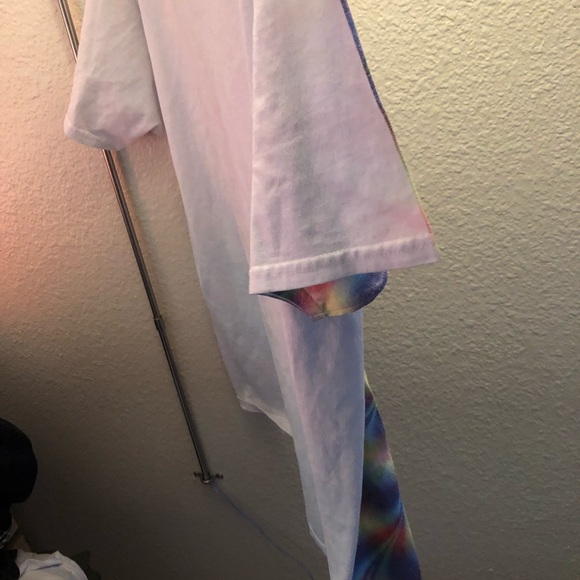 Mesmerizing colorful cat t-shirt - Picture 2 of 4